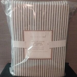 Pottery Barn NWT Sheets